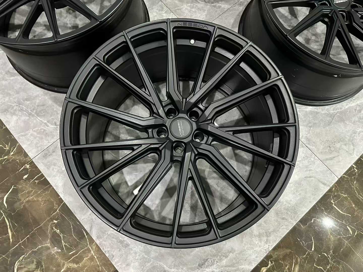 ๐บ๐ธ VOSSEN HF-4T 22" Hybrid Forged Wheels - Gloss Black Directional Design - Pre-owned