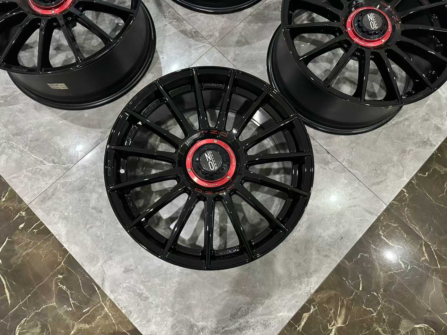 ๐ฎ๐น OZ Racing Superturismo LM-EVO Wheels - Gloss Black - 19" Set - Pre-owned