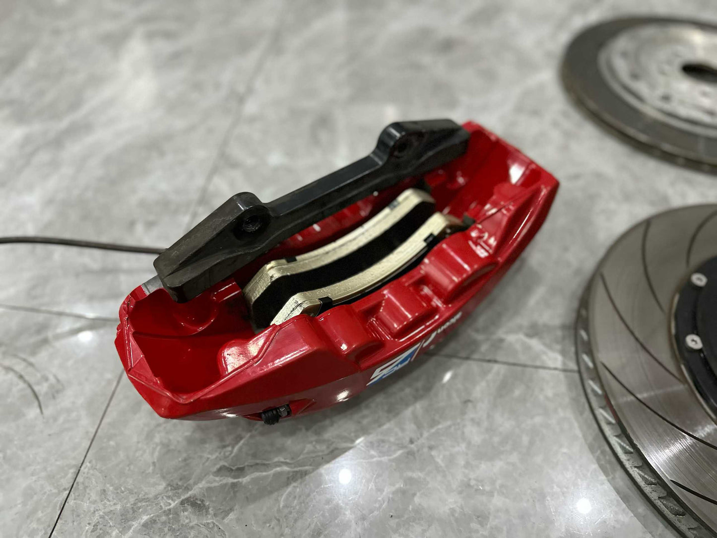 🇬🇧 Alcon RC6 Brake Kit - 6-Piston Forged Calipers - w/ CZV High-Performance Rotors - Pre-owned