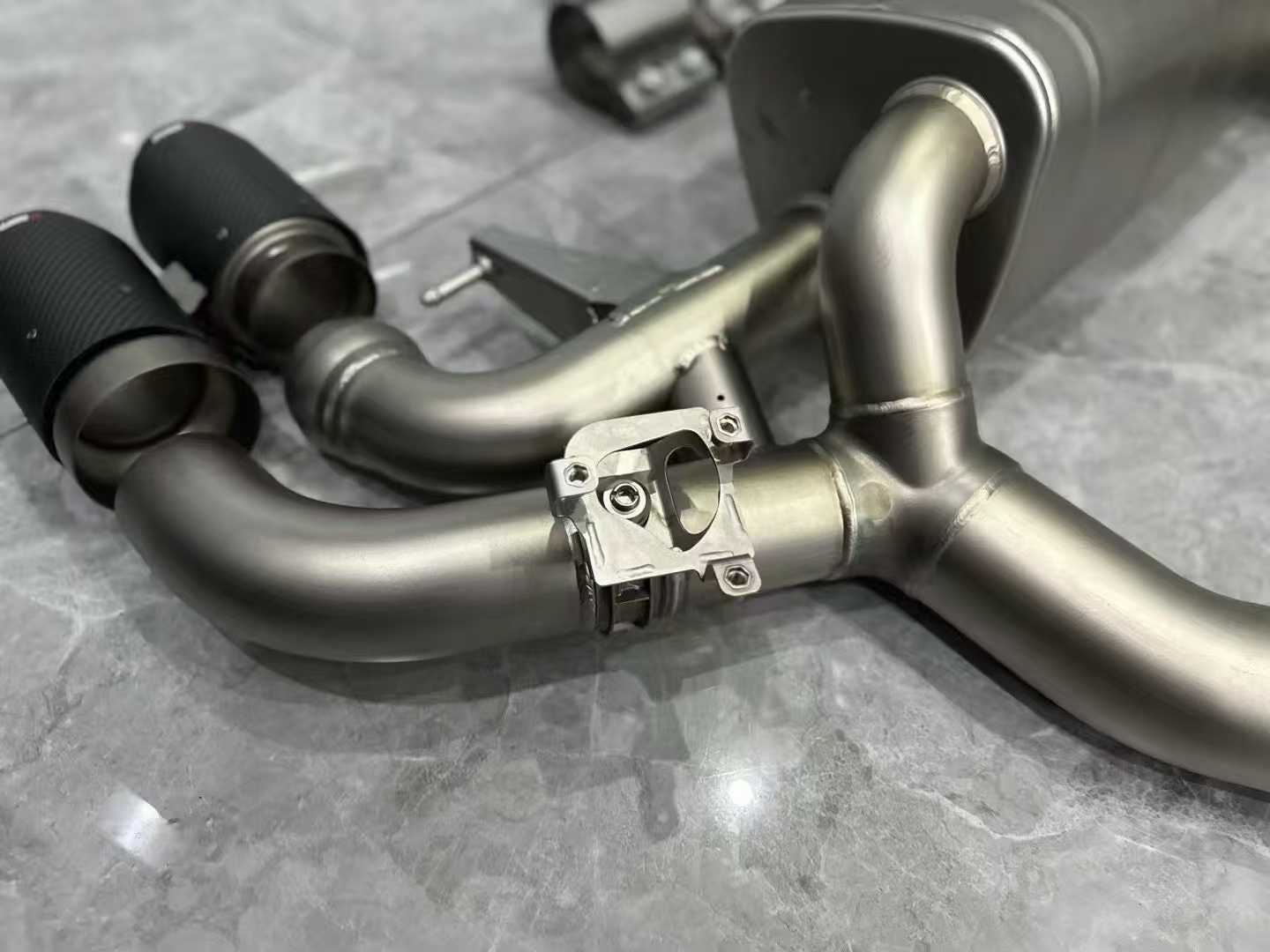 BMW M5 (F90) Akrapovič Titanium Evolution Line Exhaust w/ Carbon Fiber Tips - Pre-owned