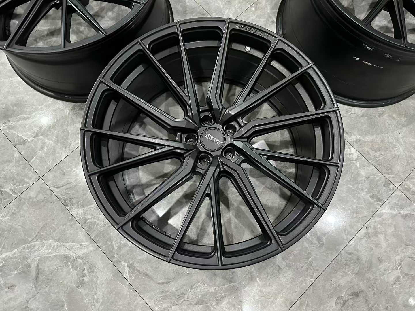 🇺🇸 VOSSEN HF-4T 22" Hybrid Forged Wheels - Gloss Black Directional Design - Pre-owned