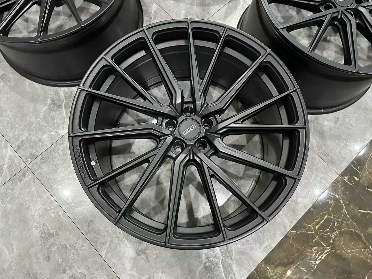 🇺🇸 VOSSEN HF-4T 22" Hybrid Forged Wheels - Gloss Black Directional Design - Pre-owned