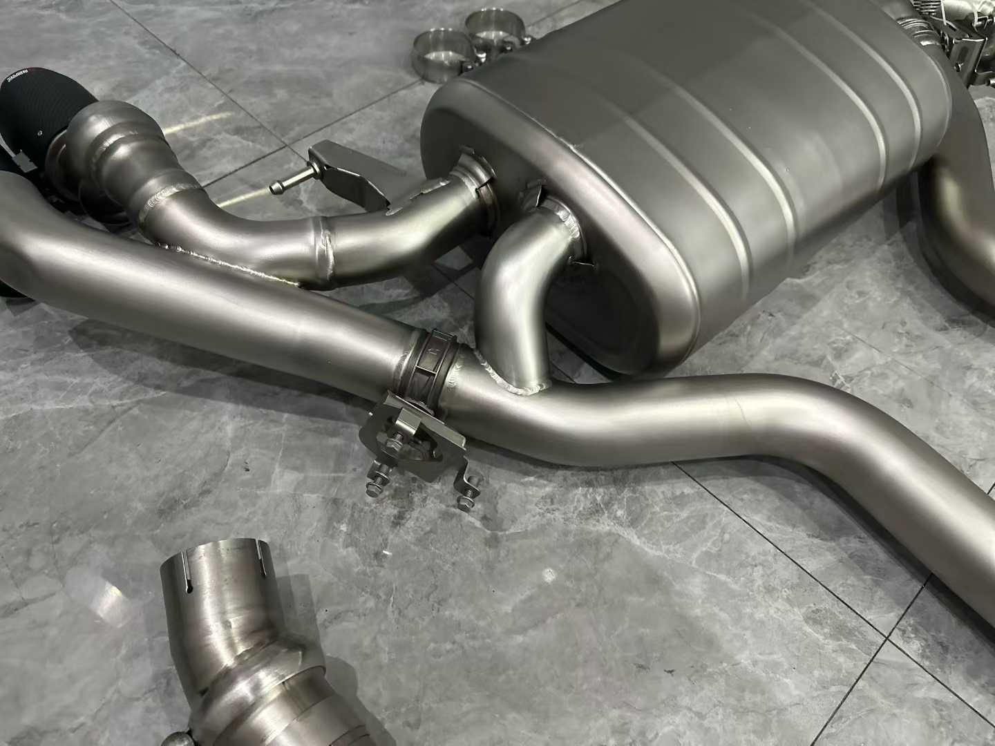 BMW X4M (F98) LCI Akrapovič Titanium Evolution Line Exhaust w/ Carbon Fiber Tips - Pre-owned