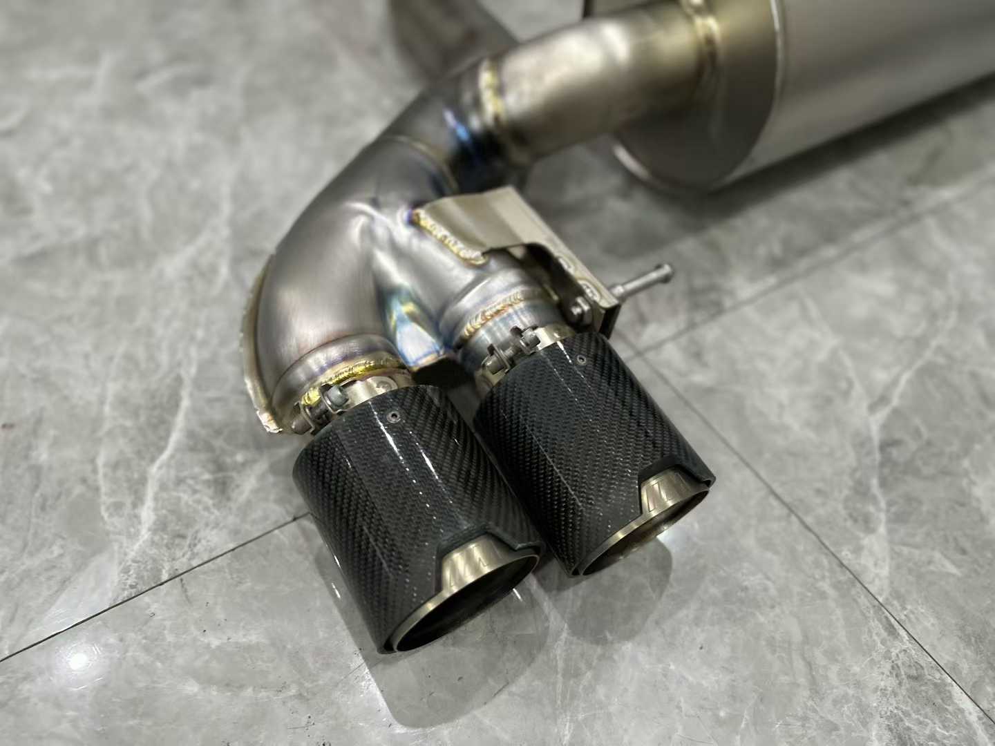 BMW M5 (F90) M Performance Titanium Exhaust System w/ Carbon Fiber Tips - Pre-owned