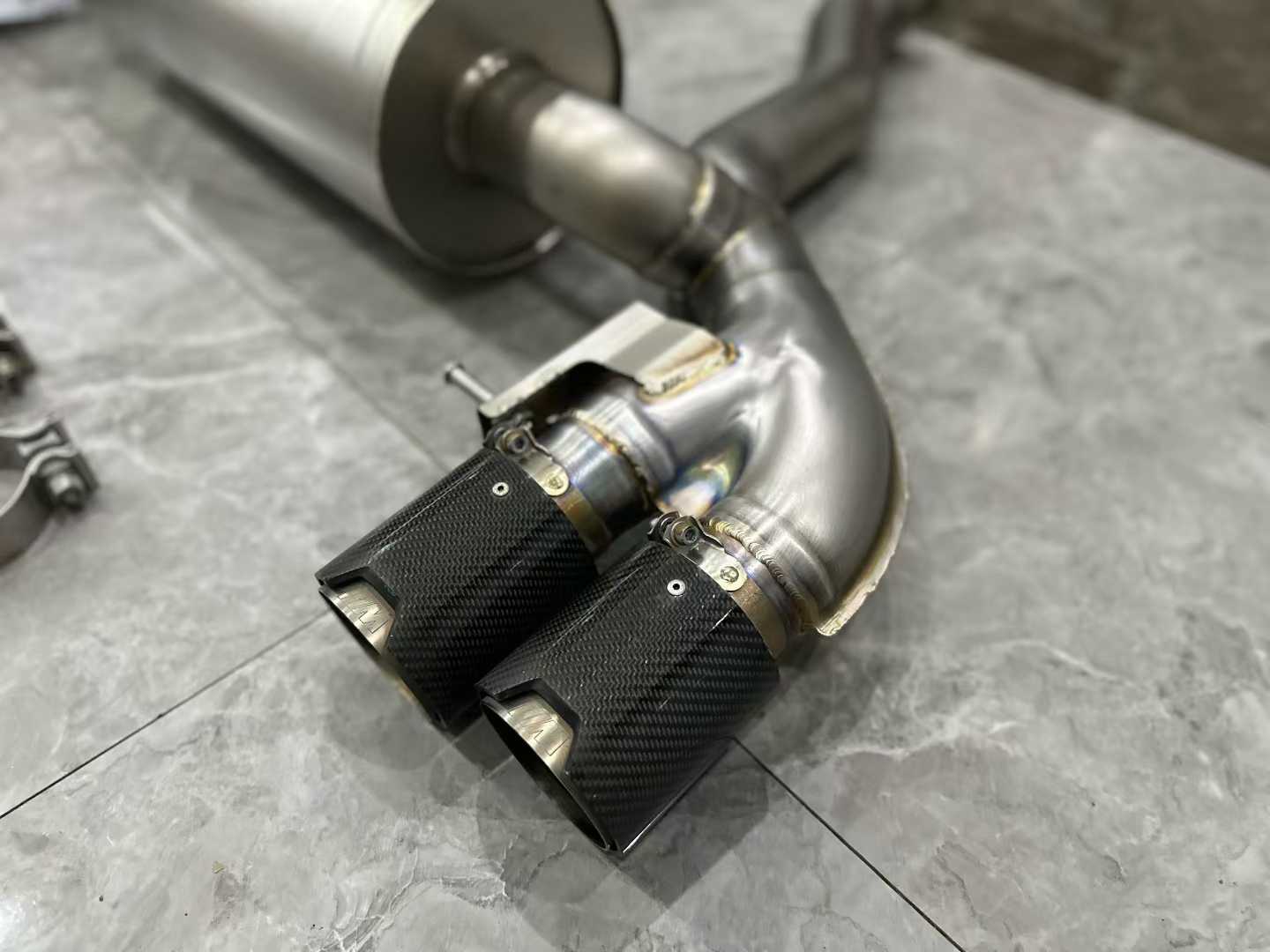 BMW M5 (F90) M Performance Titanium Exhaust System w/ Carbon Fiber Tips - Pre-owned
