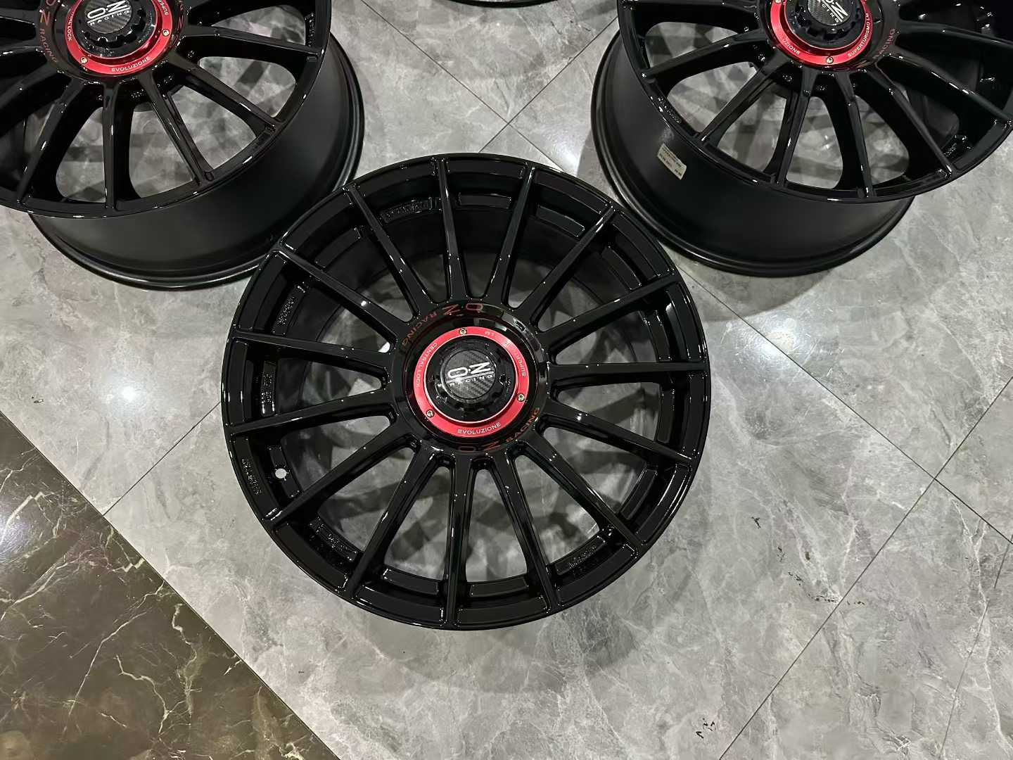 🇮🇹 OZ Racing Superturismo LM-EVO Wheels - Gloss Black - 19" Set - Pre-owned