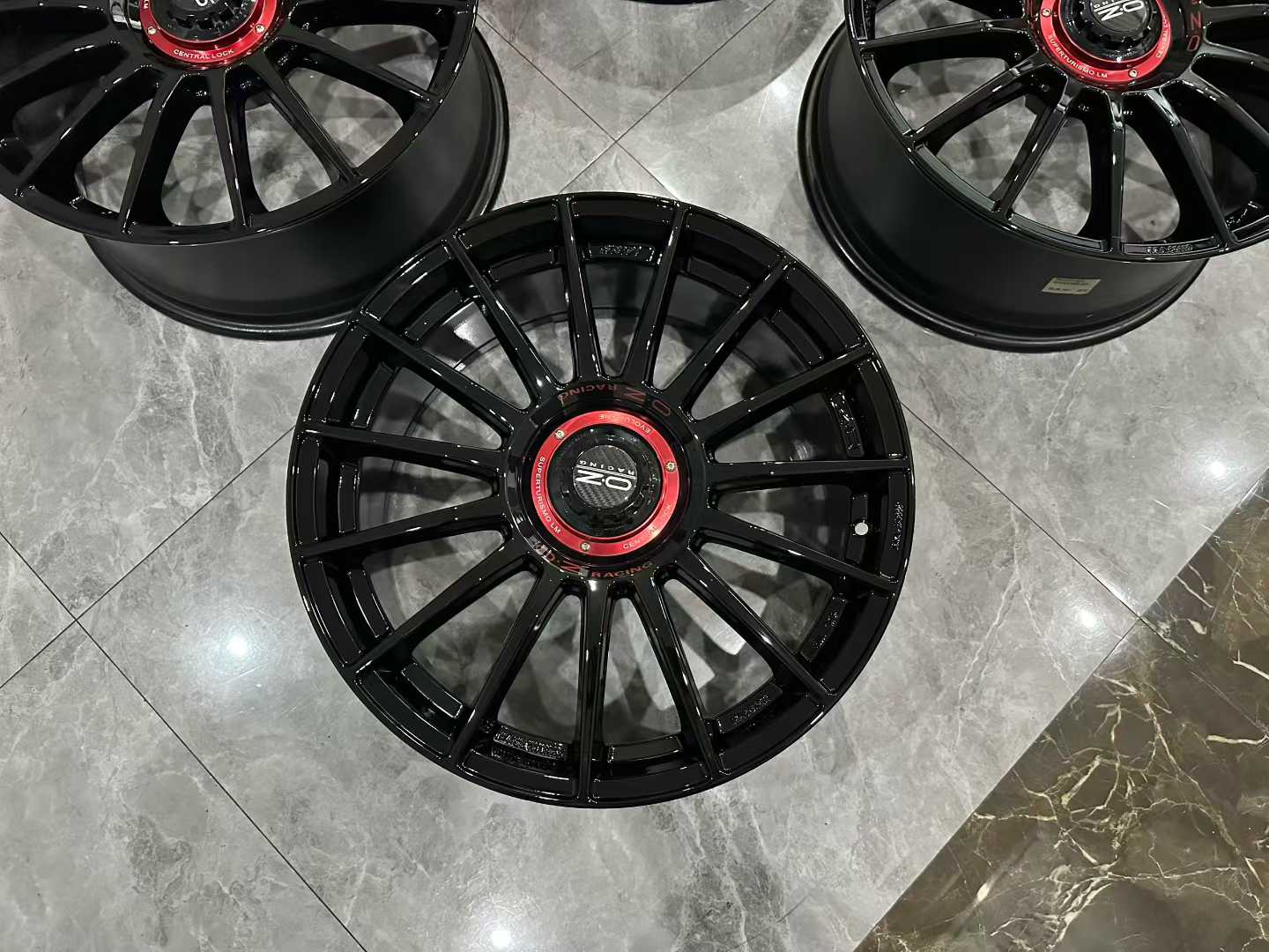 🇮🇹 OZ Racing Superturismo LM-EVO Wheels - Gloss Black - 19" Set - Pre-owned