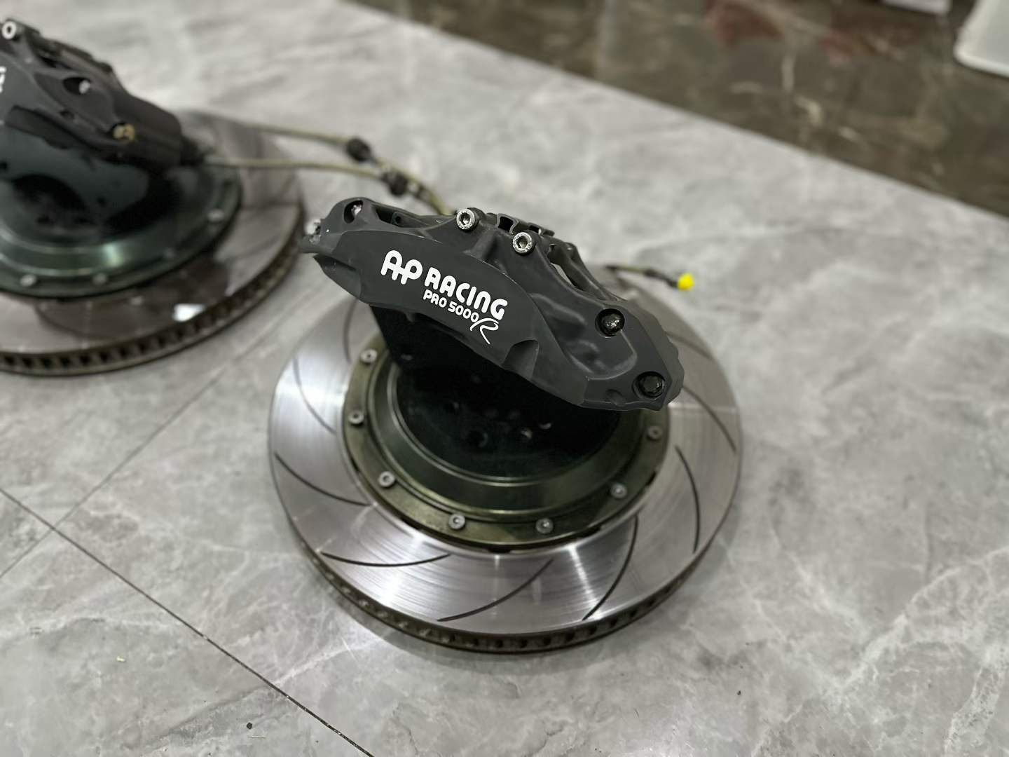 🇬🇧 BMW M4 (F82) AP Racing CP9660 Brake Kit - Radi-CAL II - Pre-owned