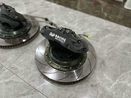 🇬🇧 BMW M4 (F82) AP Racing CP9660 Brake Kit - Radi-CAL II - Pre-owned