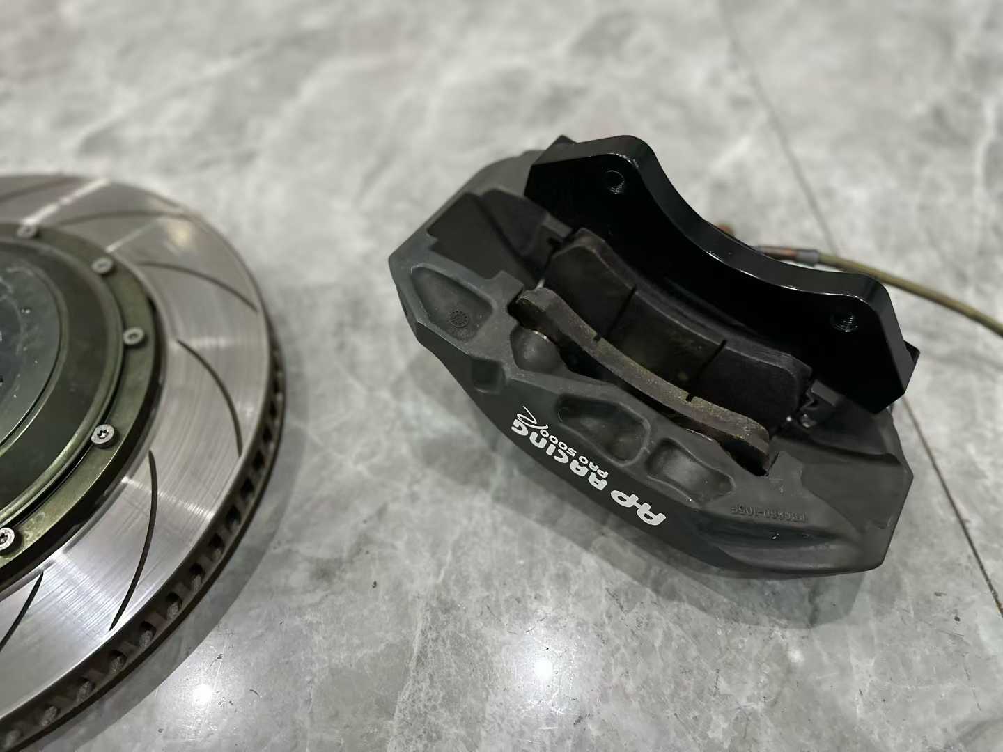 🇬🇧 BMW M4 (F82) AP Racing CP9660 Brake Kit - Radi-CAL II - Pre-owned