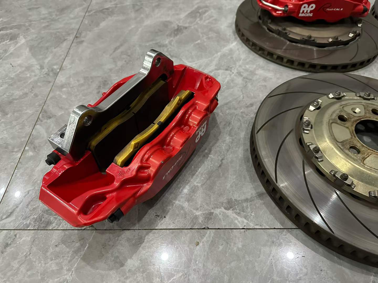 🇬🇧 AP Racing Radi-CAL 2 (AP9561/9542) KBT Brake Kit - Pre-owned