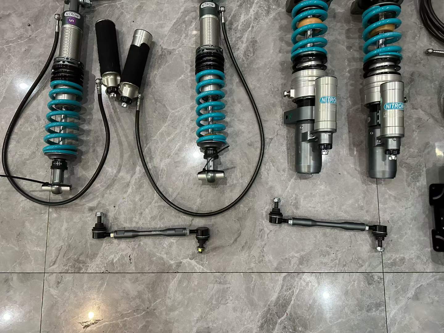 🇬🇧 BMW M2 (G87) Nitron R3 3-Way Coilovers with HLS Hydraulic Lift System - Pre-owned