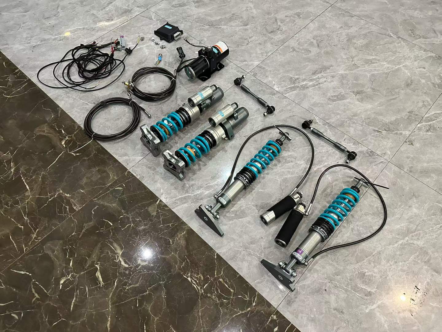 🇬🇧 BMW M2 (G87) Nitron R3 3-Way Coilovers with HLS Hydraulic Lift System - Pre-owned