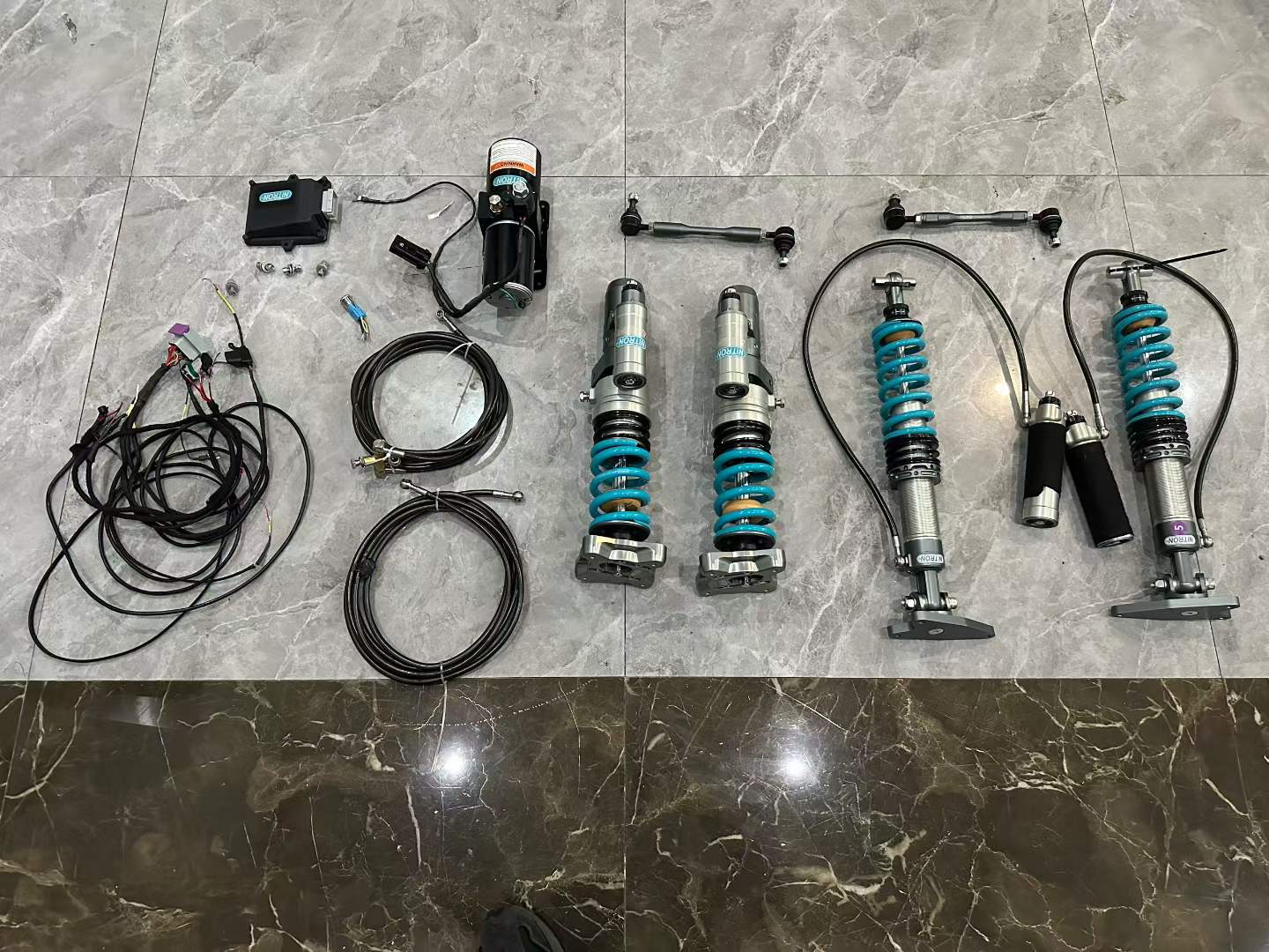 🇬🇧 BMW M2 (G87) Nitron R3 3-Way Coilovers with HLS Hydraulic Lift System - Pre-owned