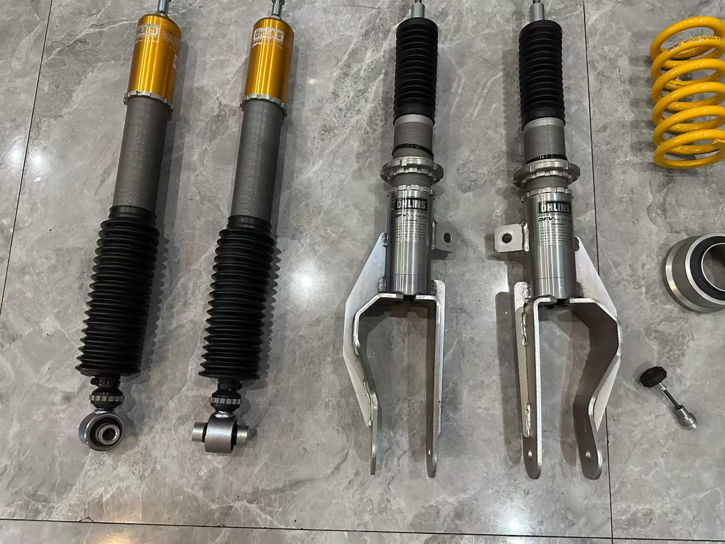 🇸🇪 Tesla Model Y Öhlins Road & Track DFV Coilover Kit - Pre-owned
