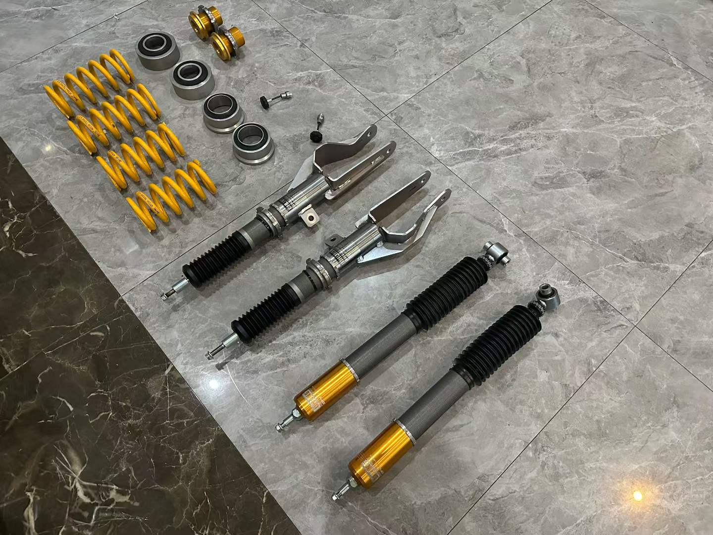 🇸🇪 Tesla Model Y Öhlins Road & Track DFV Coilover Kit - Pre-owned