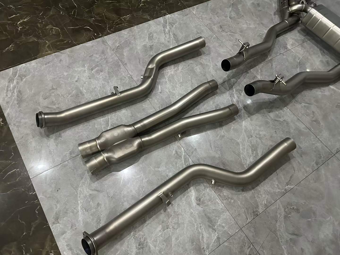 🇸🇰 BMW M5 (G90) Akrapovič Titanium Evolution Line Exhaust System - Pre-owned