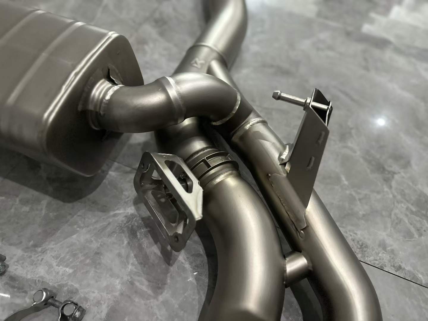 🇸🇰 BMW M5 (G90) Akrapovič Titanium Evolution Line Exhaust System - Pre-owned